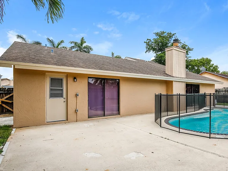 640 SW 95th Ter — Photo 16
