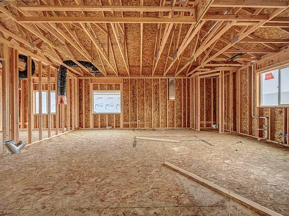 5th image of 211 Packer St