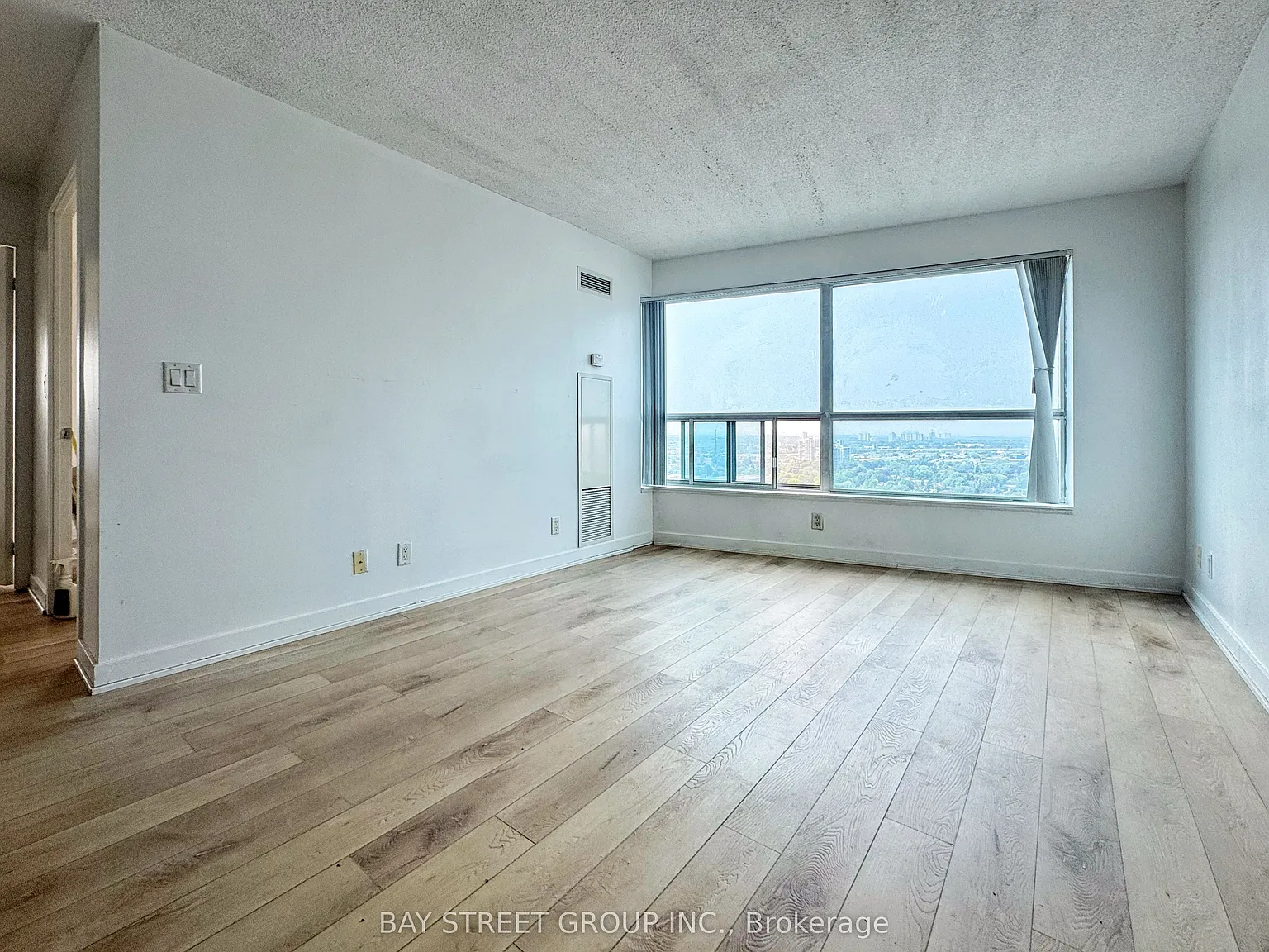 2 bed, $2,300 — Photo 4