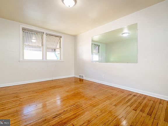 5th image of 6010 Oakland St Floor 1