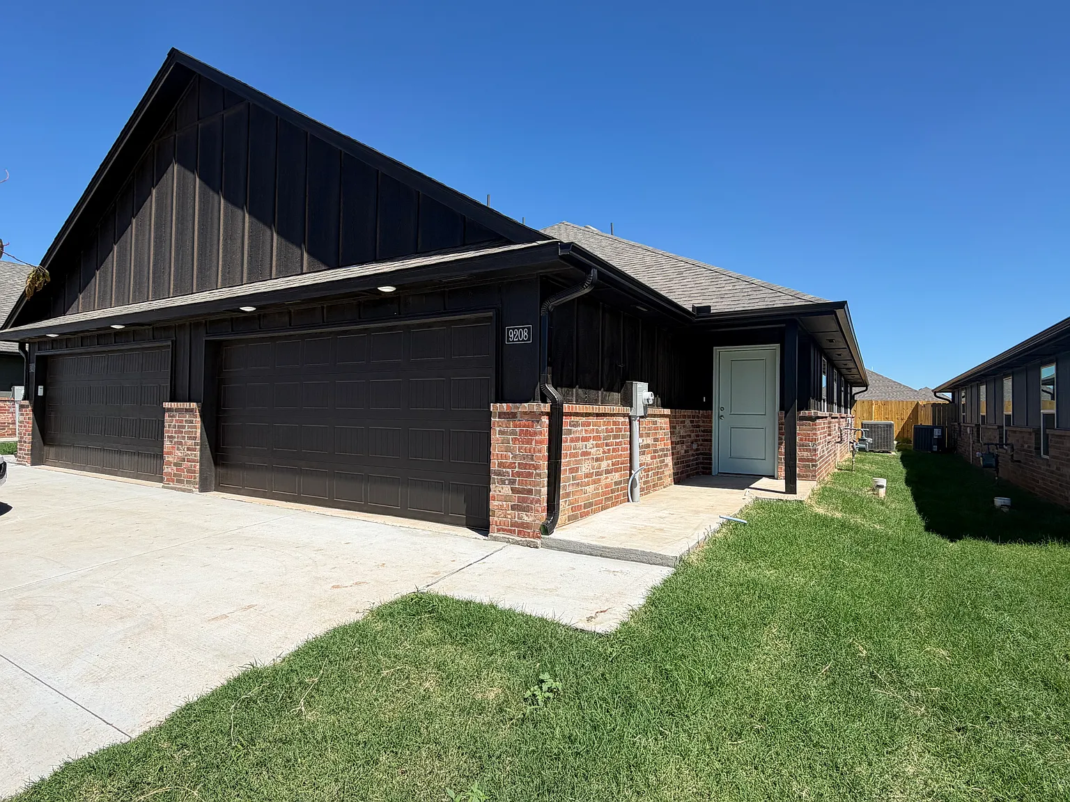 3 bed, 1250 sqft, $1,645 — Photo 1