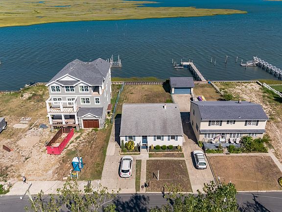 5th image of 1044 N Shore Dr