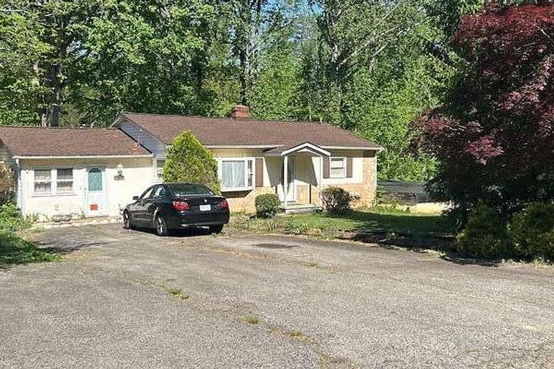 1st image of 11820 Cornwell Dr