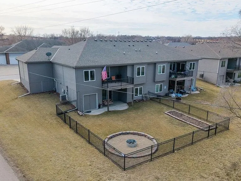 2602 Fountain Cir — Photo 39