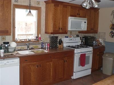 4th image of 12 Newfield Ln