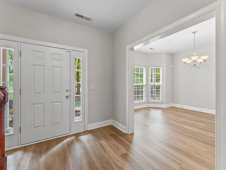 338 Rowlette Cir — Photo 3
