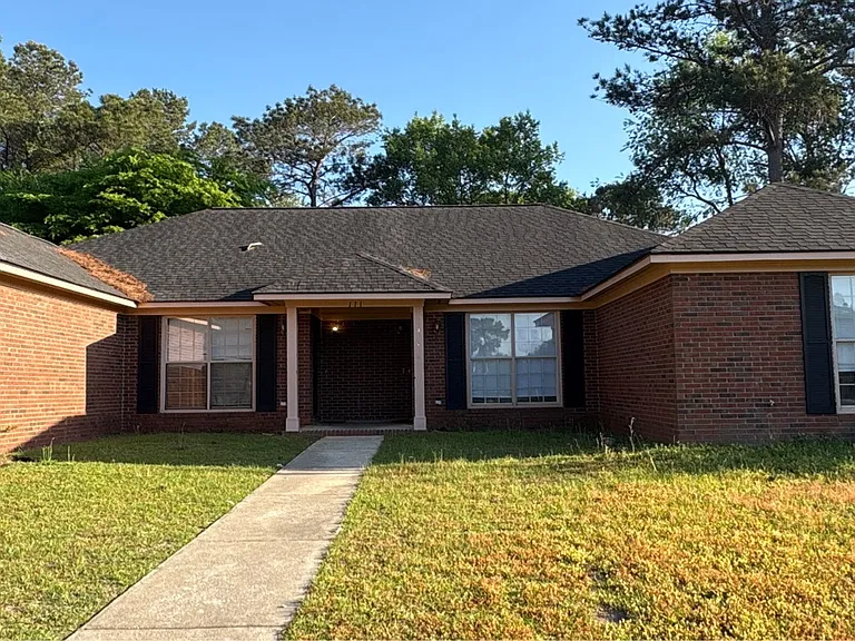 111 Augusta Ct — Photo 1