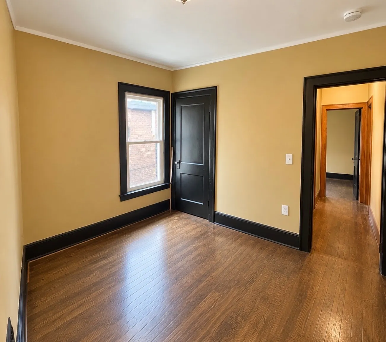 3 bed, 2.0 bath, 1600 sqft, $1,400 — Photo 4