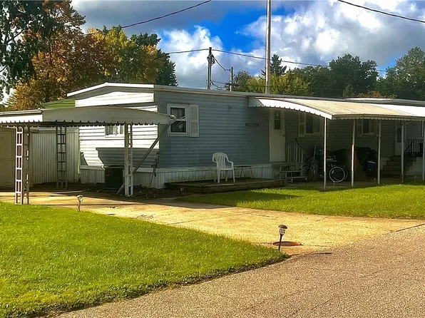17 Ash Dr, Olmsted Falls, OH 44138
