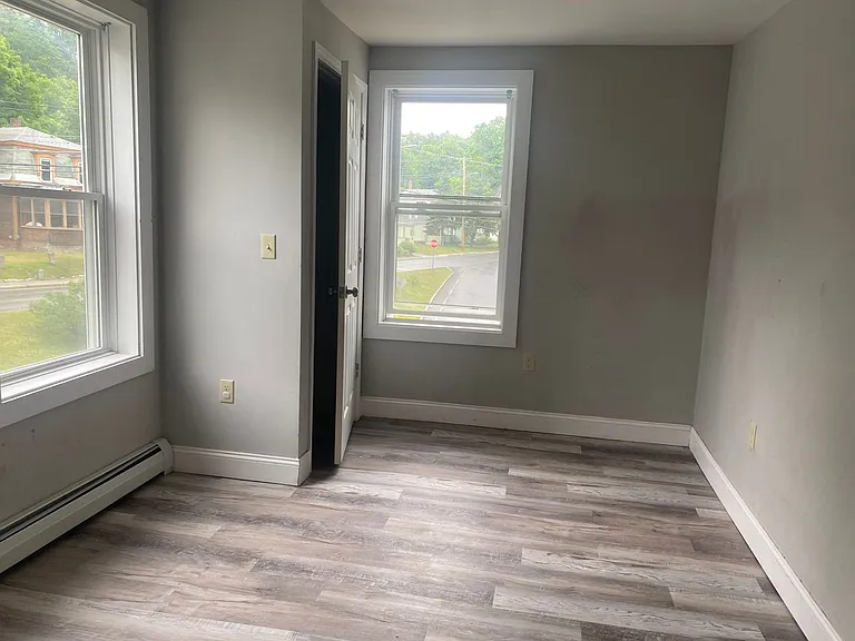 45-47 Ascutney — Photo 4