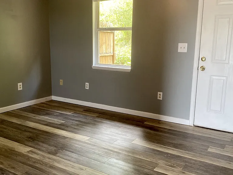 5724 Stiles Dr — Photo 2