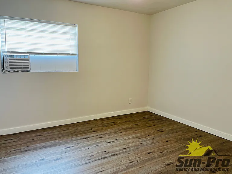 708 Georgia St #1 — Photo 8