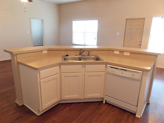 5th image of 2626 Fairhaven Dr