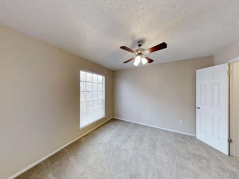 Willow Hill Apartments — Photo 44