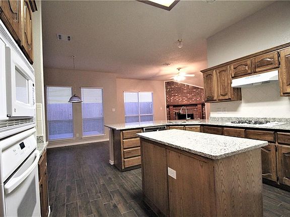 5th image of 3502 Red Oak St