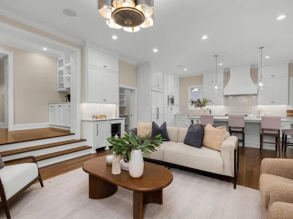 224 Harding Pl, Nashville, TN 37205