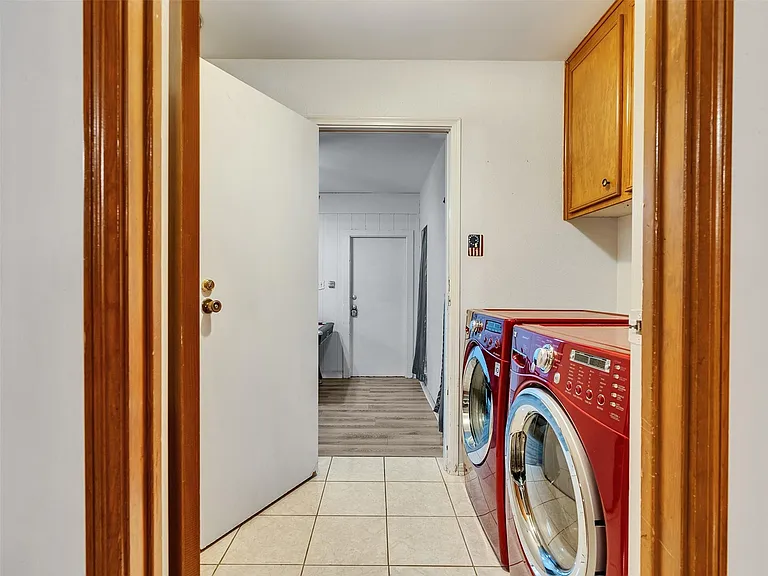 4002 Thistledown Dr — Photo 15