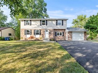 125 Sudbury Ln, Williamsville, NY 14221