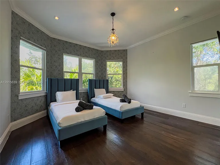 545 SW Indianola St — Photo 18