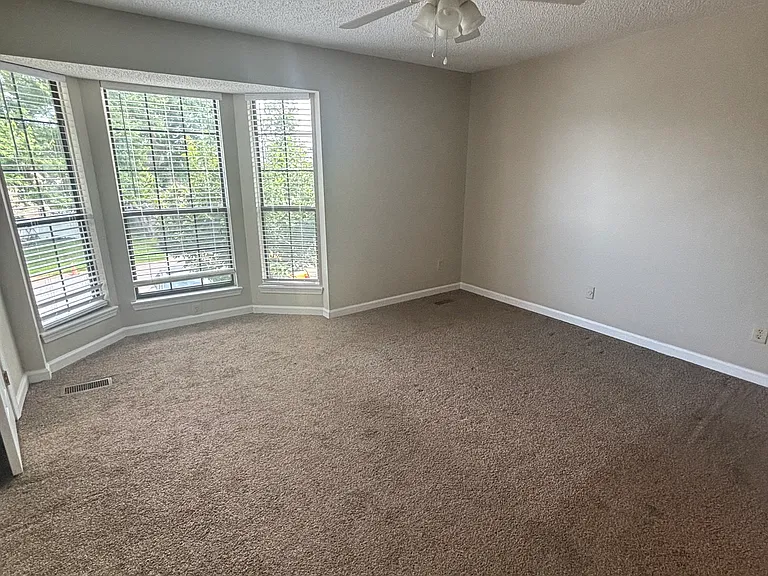 2140 Cheshire Dr — Photo 5