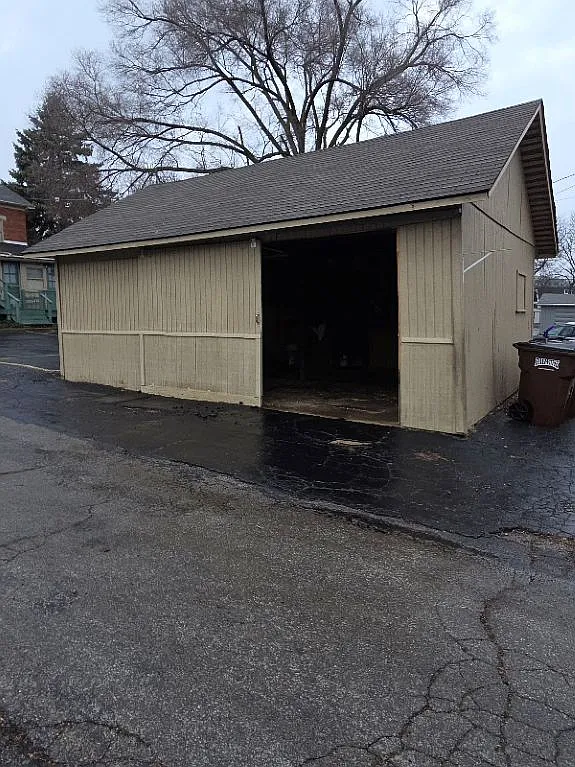 Studio, 10 sqft, $100 — Photo 1