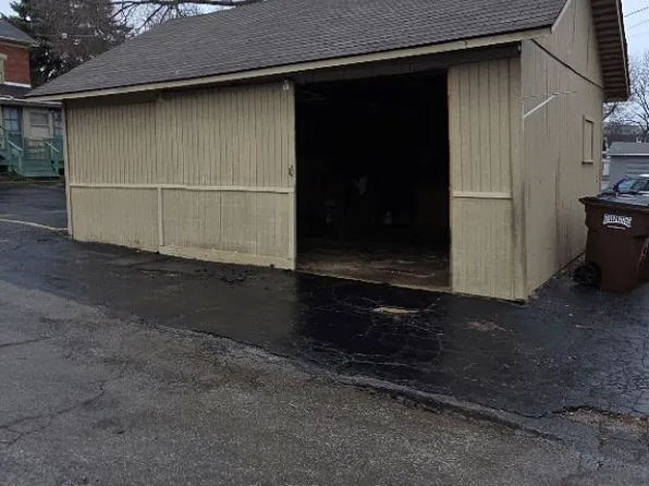 16 N Main St, Englewood, OH 45322