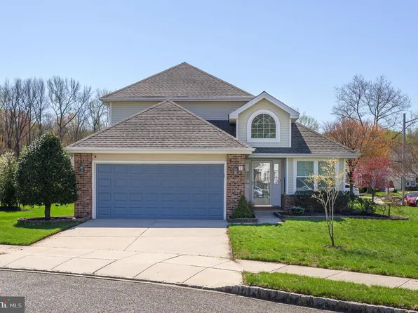 2 Drake Ct, Mount Laurel, NJ 08054