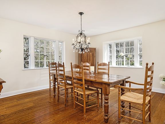 5th image of 8 Cotswold Way