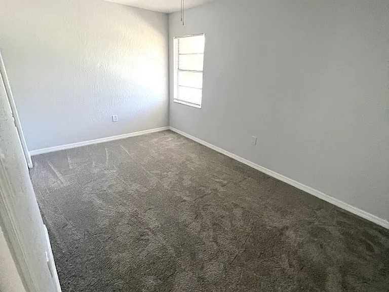 2041 Agora — Photo 22
