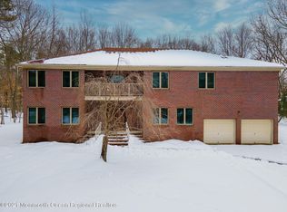 4 Saupe Dr, Manalapan, NJ 07726