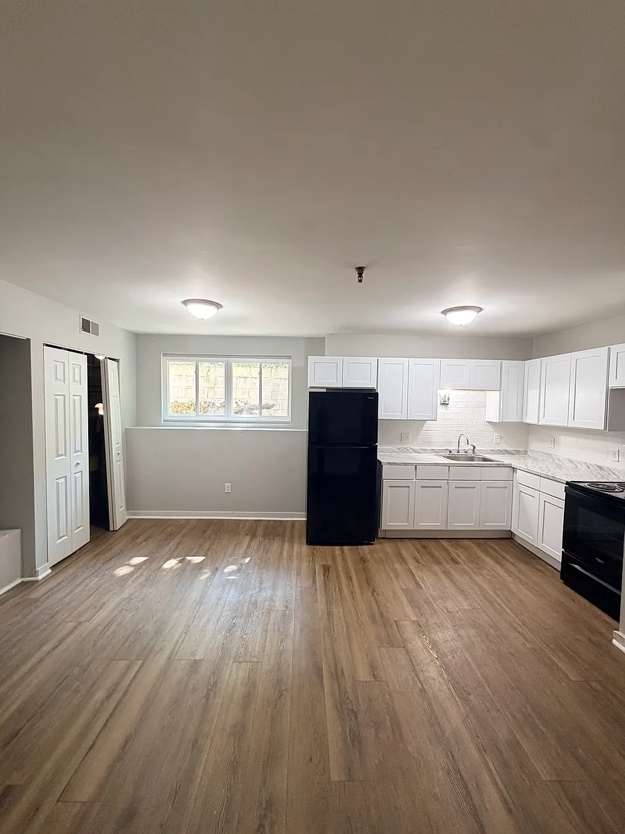 Building Photo - 143 Sheffield Ave #2-A