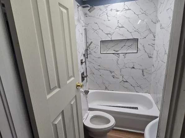 129 Holly Tree Cir, Hendersonville, NC 28792