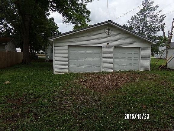 5th image of 270 W Posey Ave