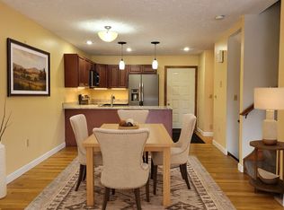 33 River Front Dr APT 9, Manchester, NH 03102