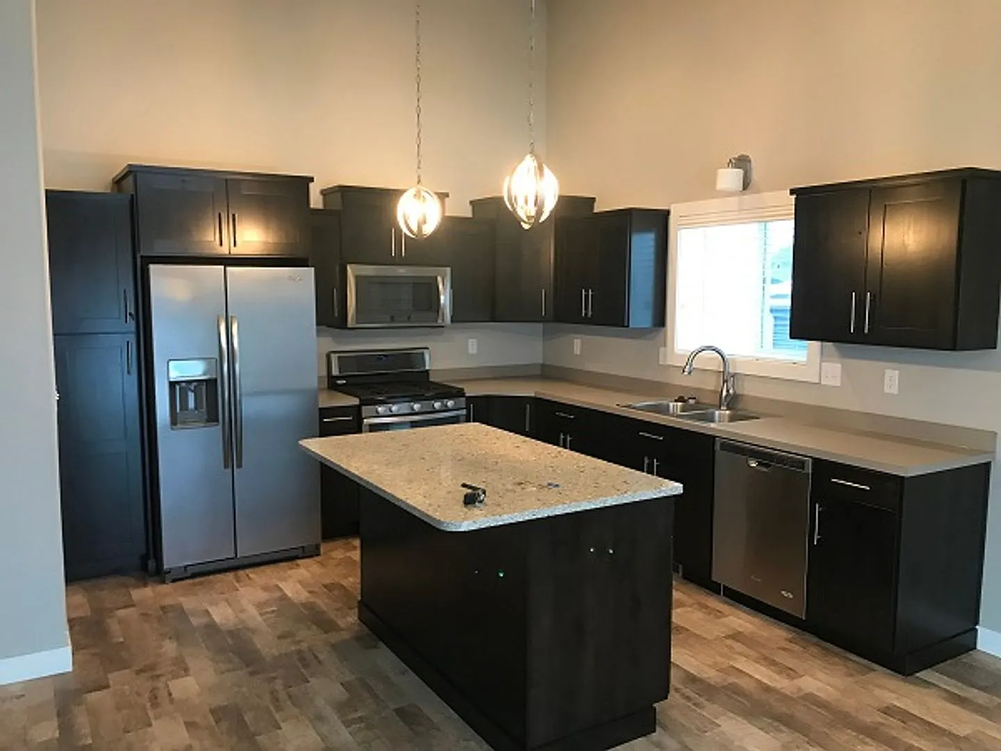 4 Bed 3 Bath Single Family Home — Photo 2