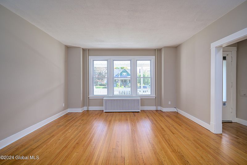 5th image of 51 Hollywood Avenue