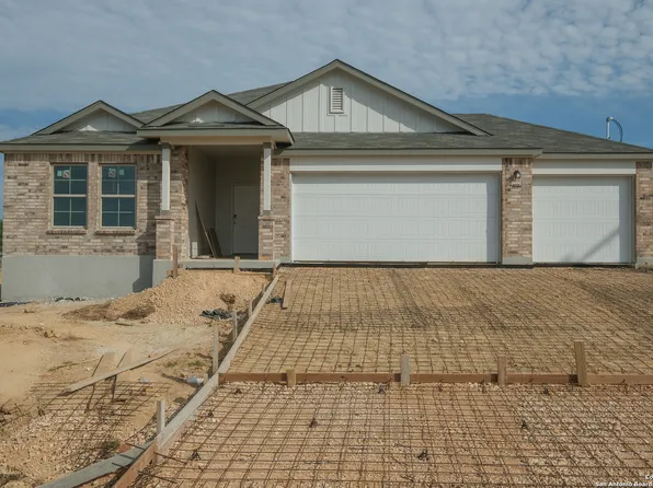 101 Cheyenne Drive, Floresville, TX 78114