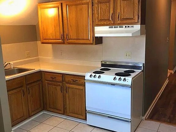 5th image of 1231 Maine St APT 5