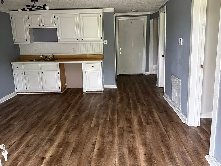 420 Hall Aly — Photo 3