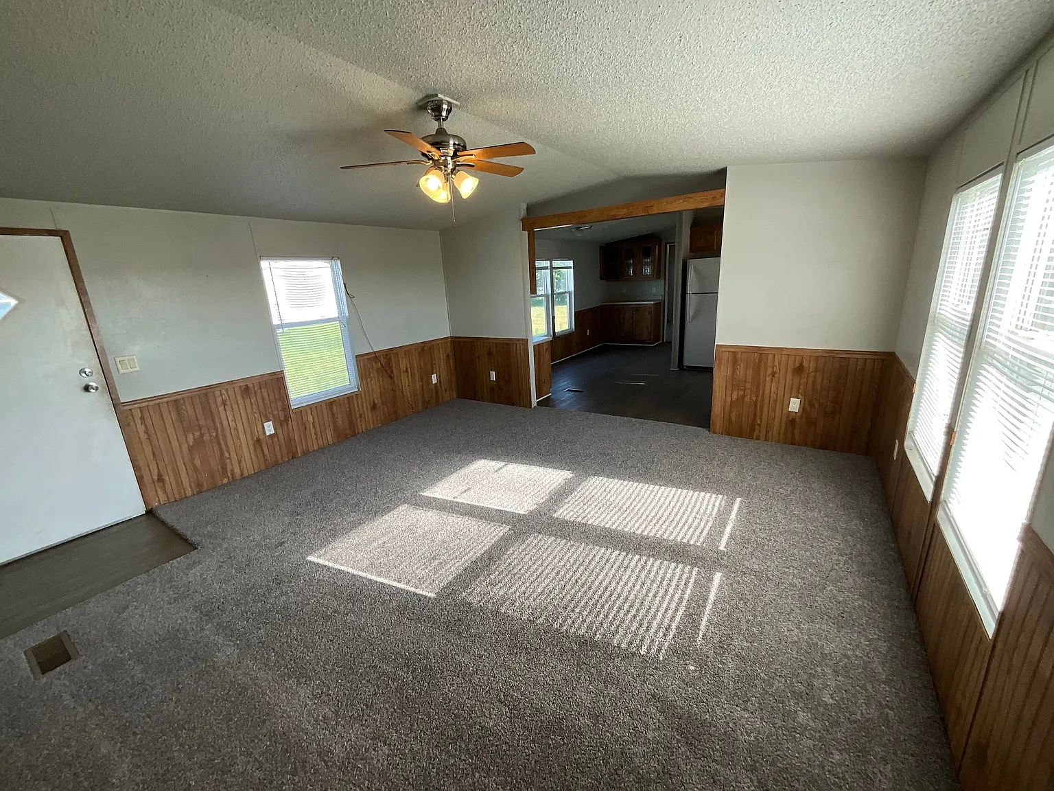 3 bed, 980 sqft, $1,100 — Photo 3
