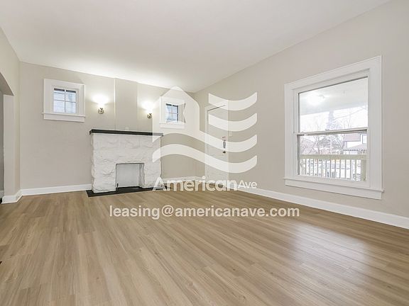 1299151_002_living_room_14296373.jpg