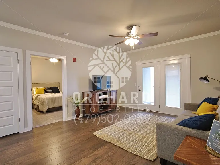1900 E Brookview Dr — Photo 3