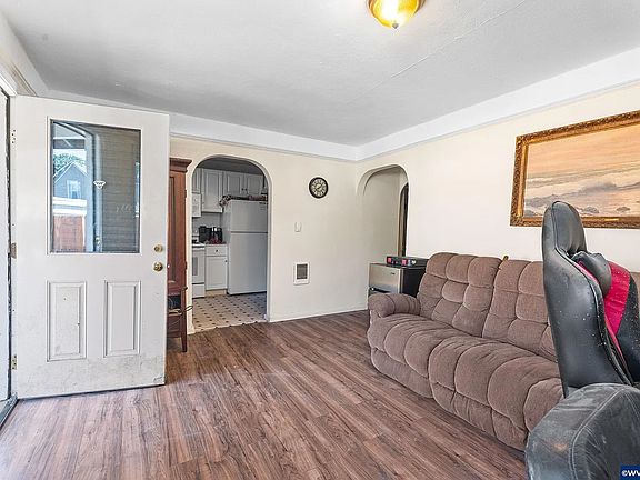 5th image of 1138 13th St NE