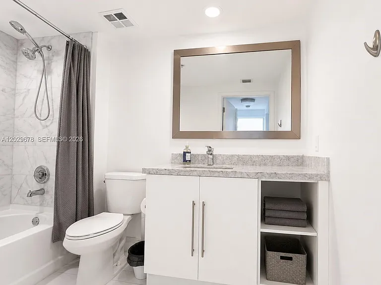 325 Biscayne Blvd #717 — Photo 12