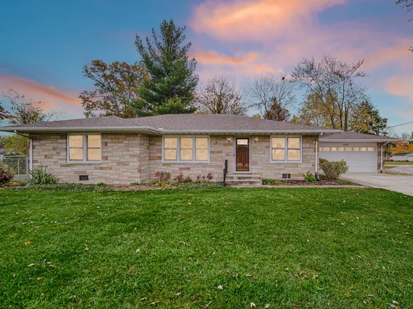 204 N Main St, Kouts, IN 46347