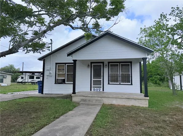 507 E Commons St, Refugio, TX 78377