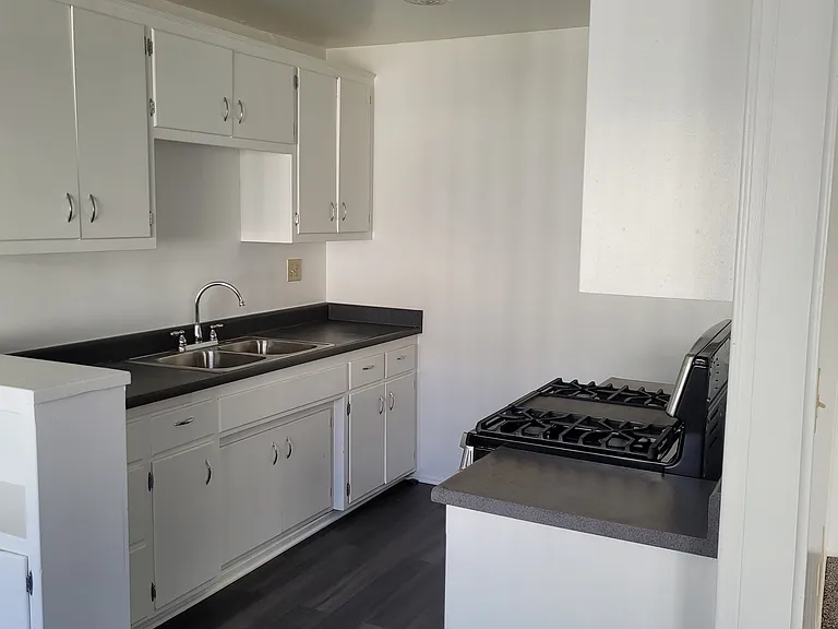 719 Wedgewood Ave #B — Photo 1