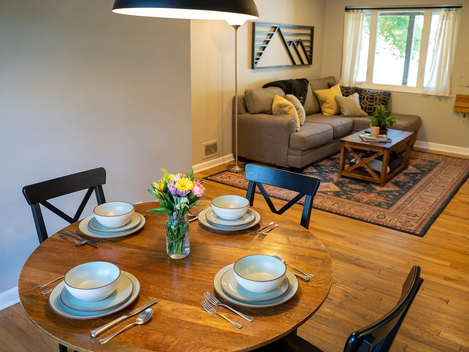 2 bed, 902 sqft, $2,250 — Photo 3