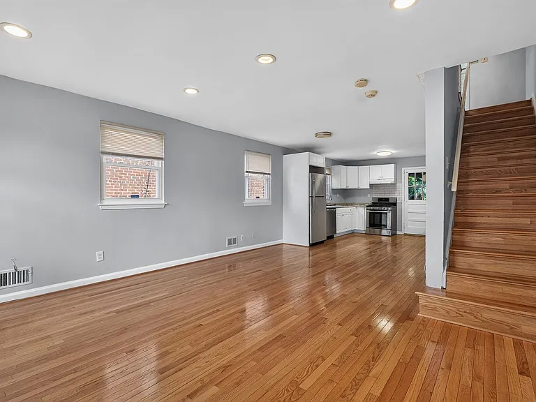 5551 Chillum Pl NE — Photo 5