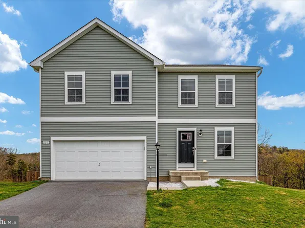 157 Luxor Ct, Bunker Hill, WV 25413